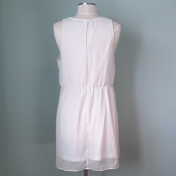 White dress - Picture 3 of 4